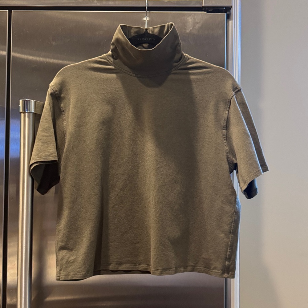 Lululemon Relaxed Fit Cotton Blend Turtleneck T Shirt